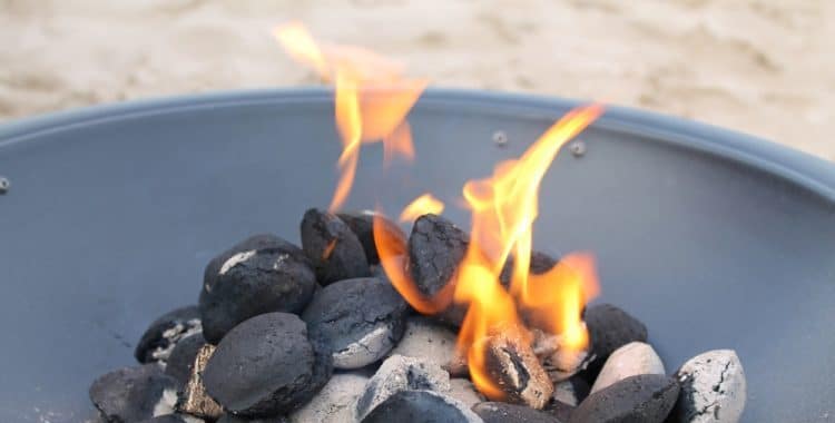 Smokeless fire pit